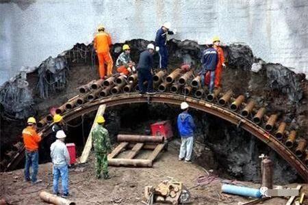 榆社隧道钢花管支护案例